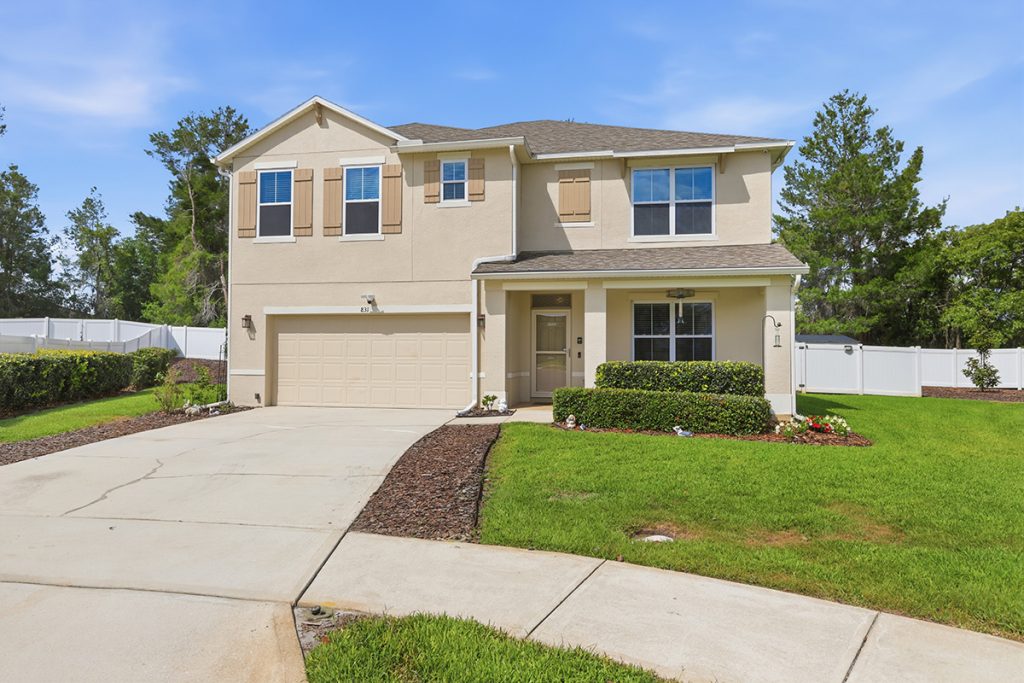 Front shot of 831 Oak Hollow Loop